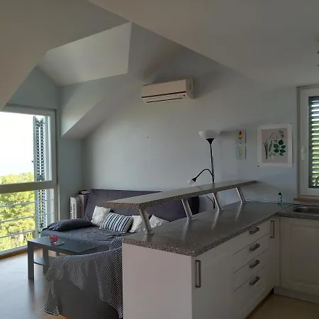 25 King's Landing In *