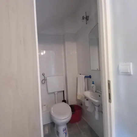 25 King's Landing In *