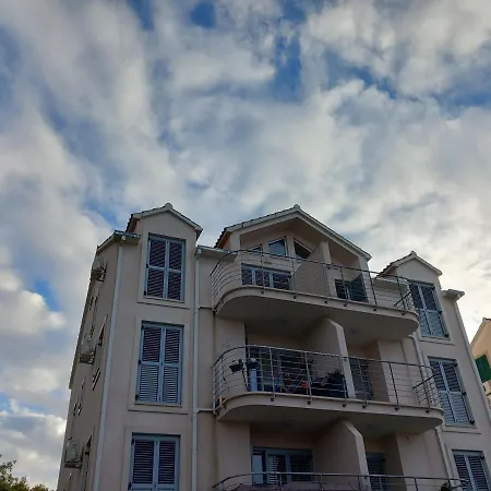 Apartment 25 King's Landing In Supetar