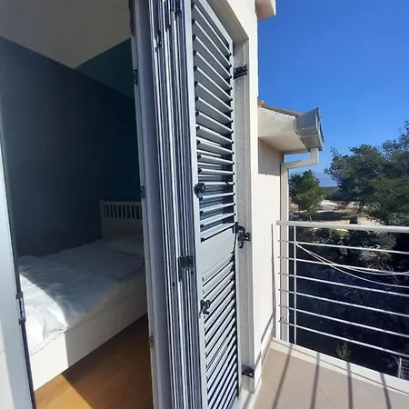 25 King's Landing In * Supetar
