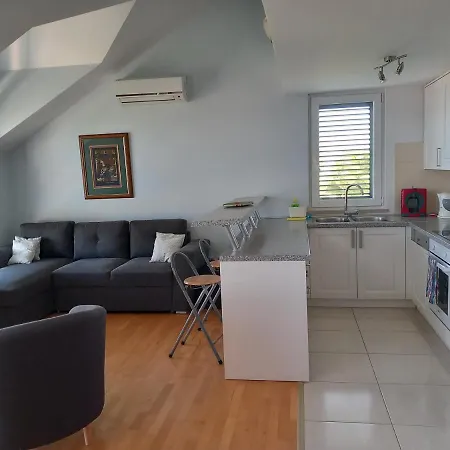 25 King's Landing In Apartment *
